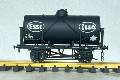 R32-E 14 ton oil tanker black ESSO
